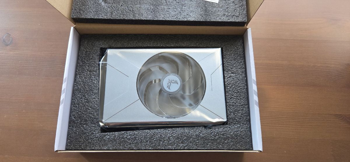 Zephyr Sakura Snow Geforce 5060Ti 16GB