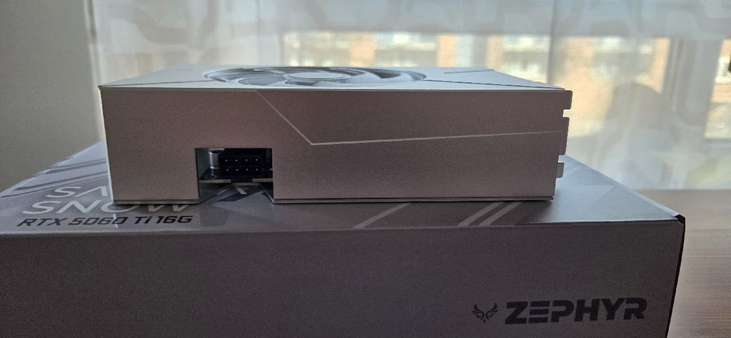 Zephyr Sakura Snow Geforce 5060Ti 16GB