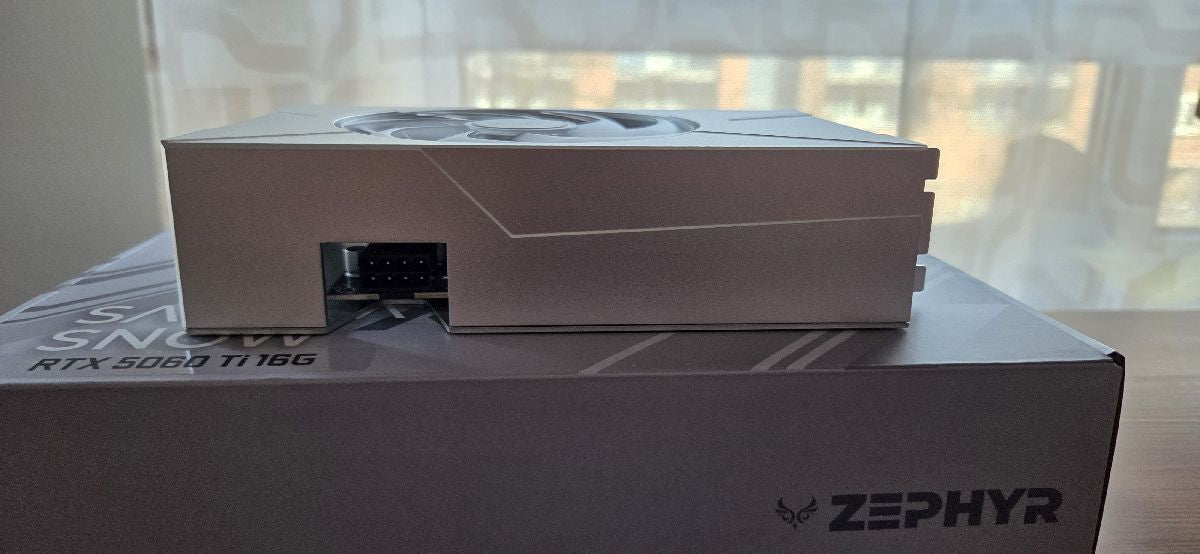 Zephyr Sakura Snow Geforce 5060Ti 16GB