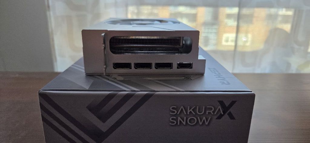 Zephyr Sakura Snow Geforce 5060Ti 16GB